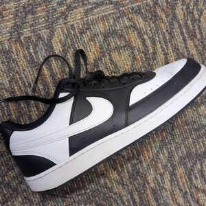 Nike Men's Black and White Sneakers